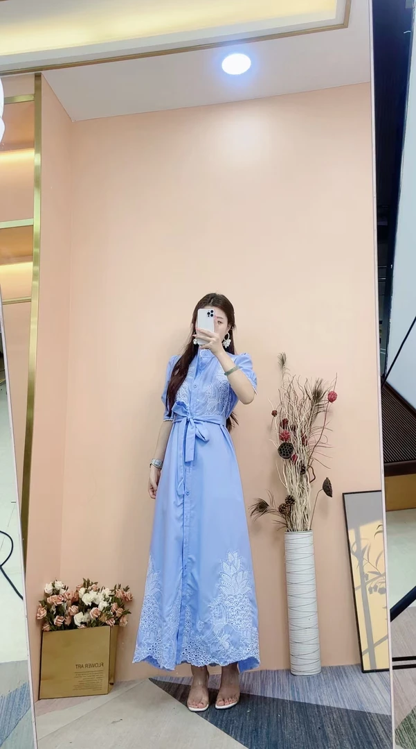 [依易原创]夏季新款气质镂空蕾丝刺绣大摆连衣长裙B0205