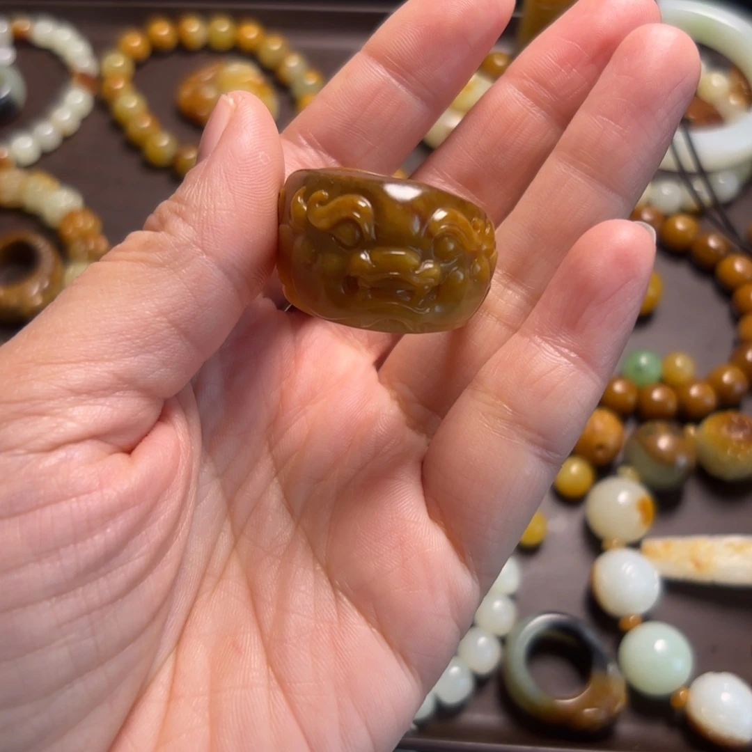 闽***客和田玉未镶嵌颈饰