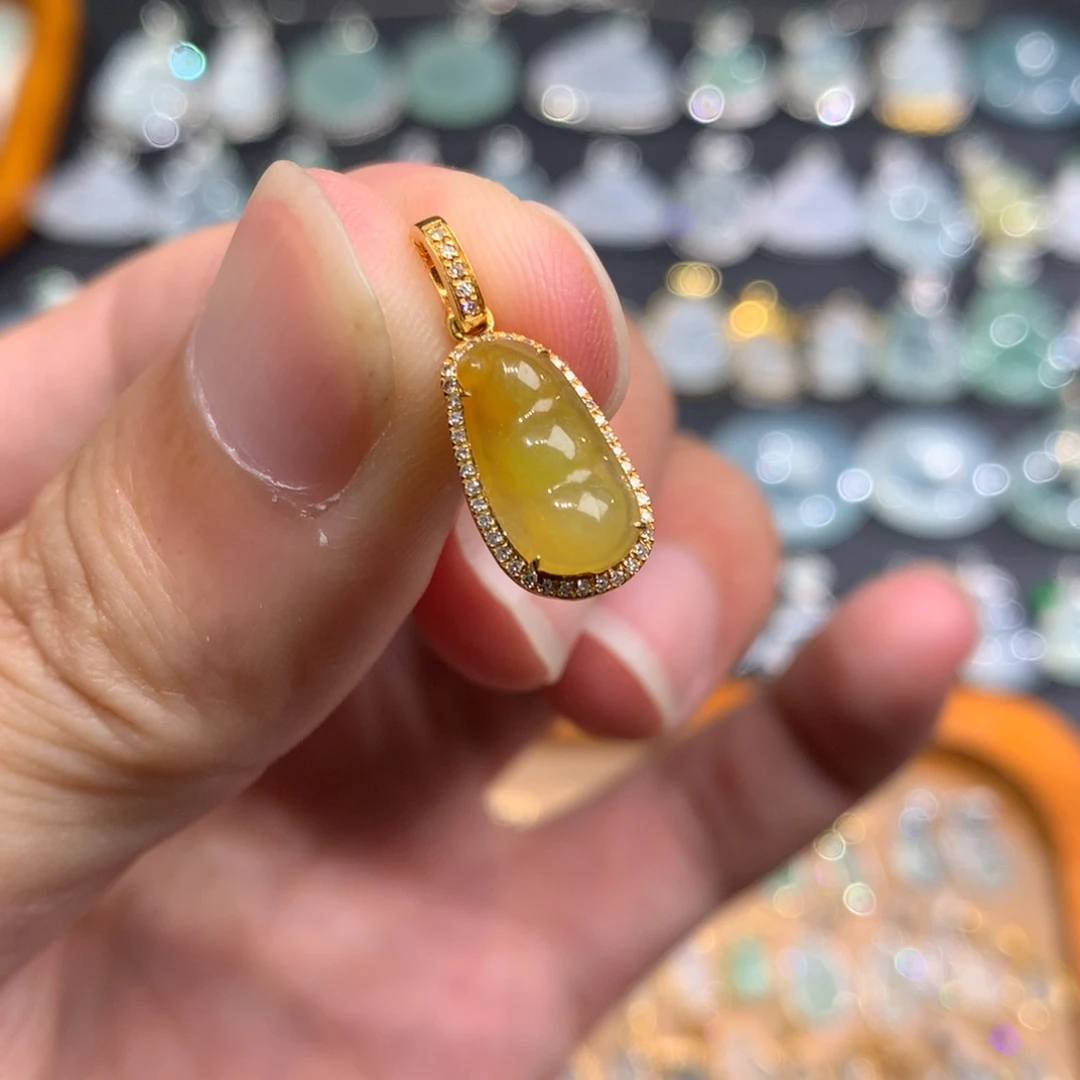 翡翠18K金镶嵌颈饰豆子