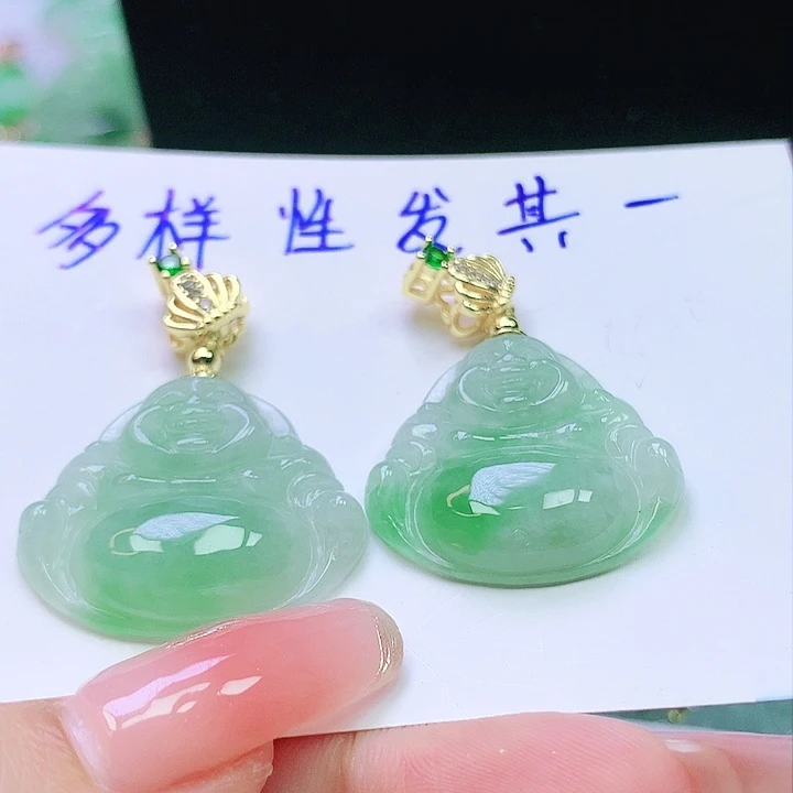 翡翠未镶嵌颈饰多样性发其一