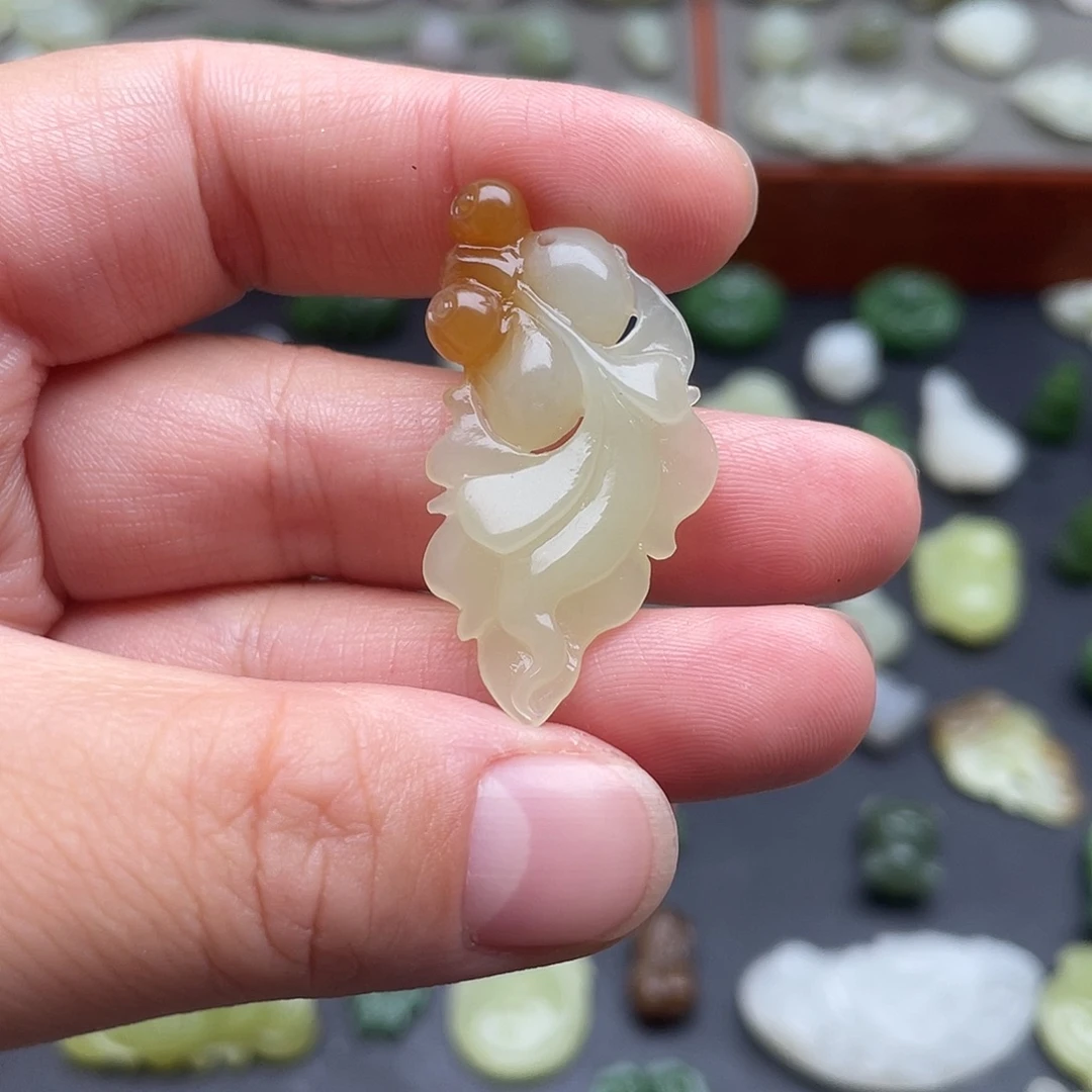 颈饰未镶嵌和田玉糖色小金鱼小吊坠