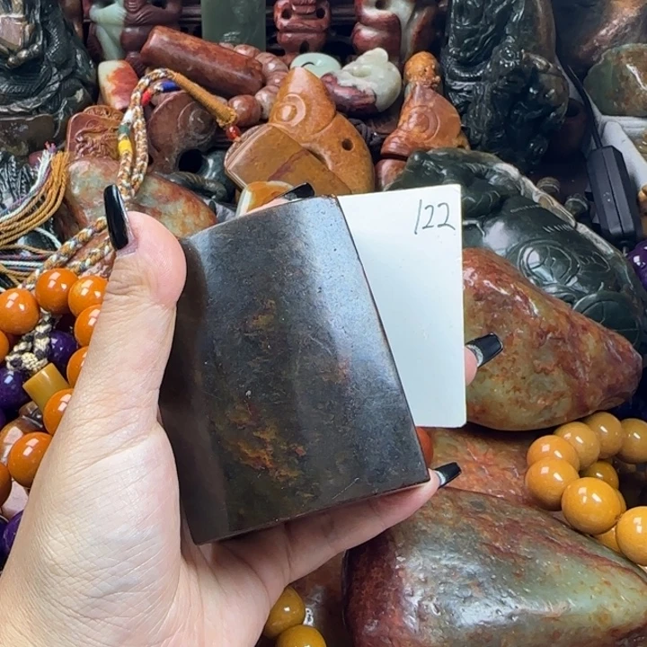 未镶嵌透闪石质玉珠宝奇石