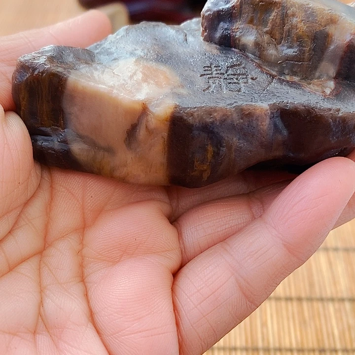 银***系原石雕刻工艺品手把摆件