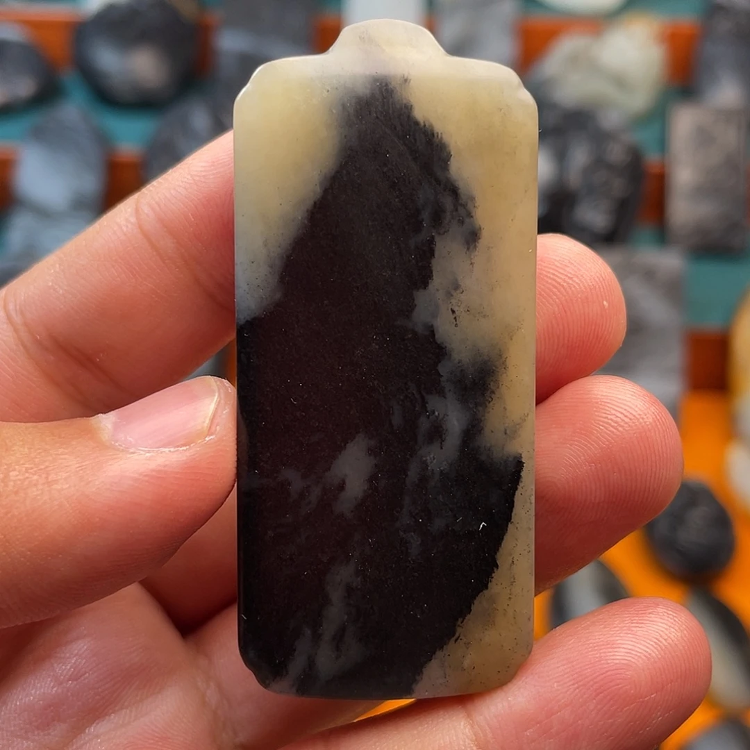 赤****颈饰未镶嵌和田玉