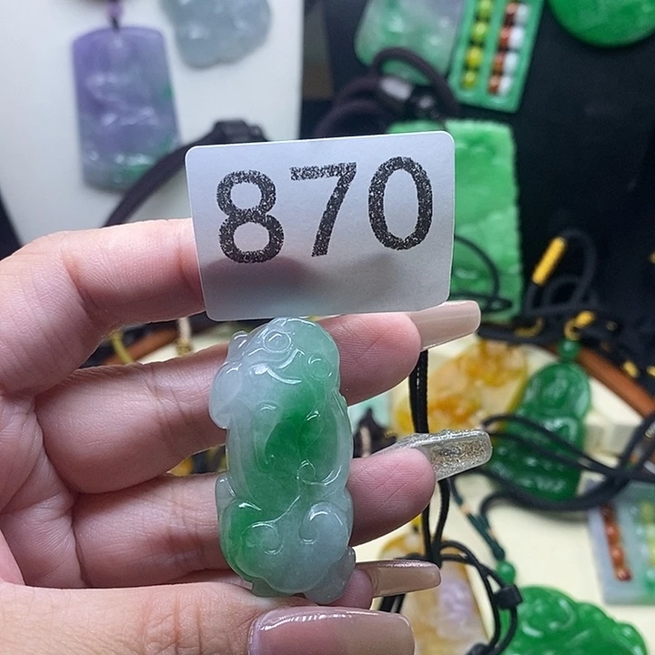 翡翠未镶嵌吊坠(赠链)