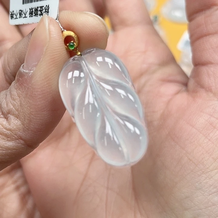 翡翠挂件18K金镶嵌叶子