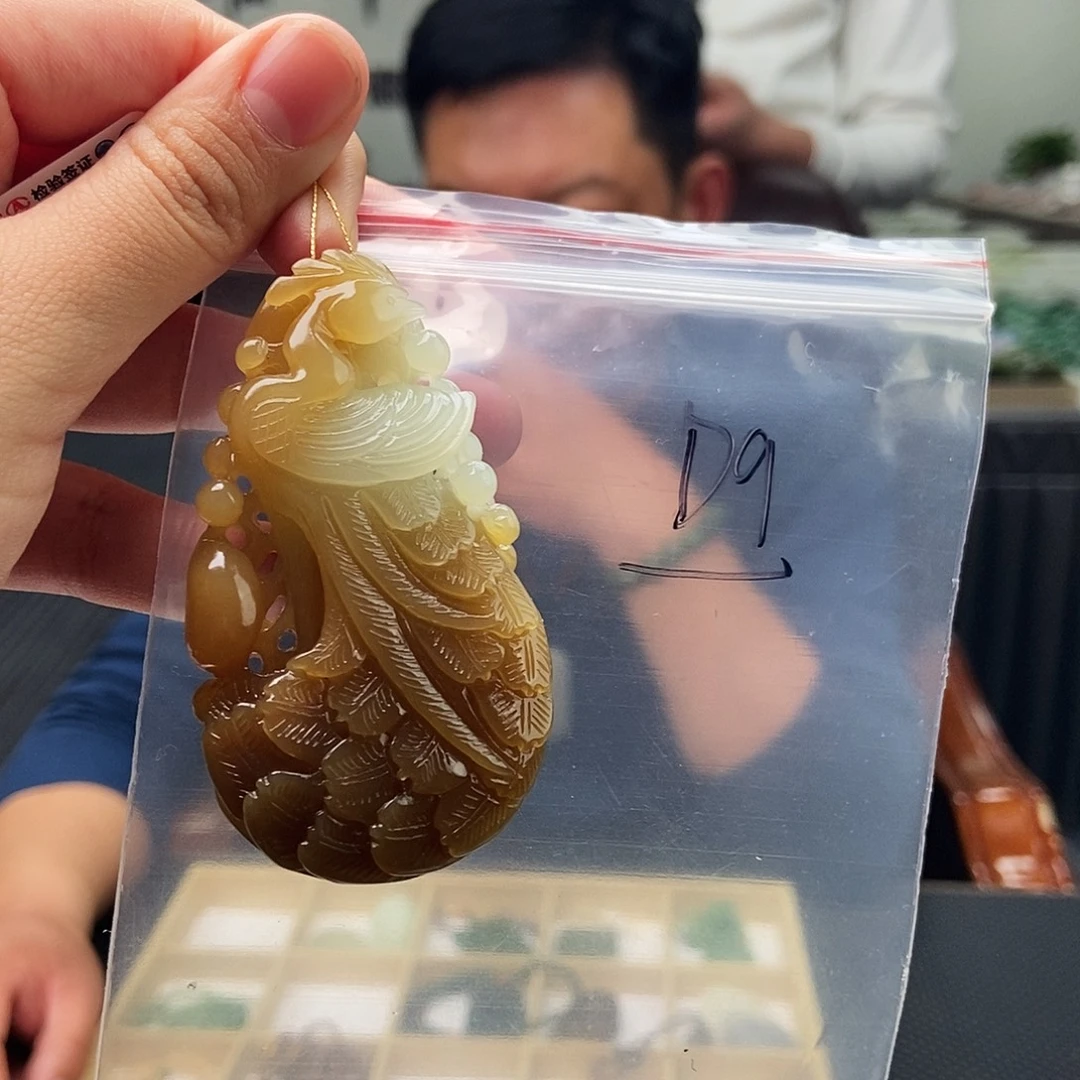 和田玉未镶嵌颈饰颜色多样性发拍一发一