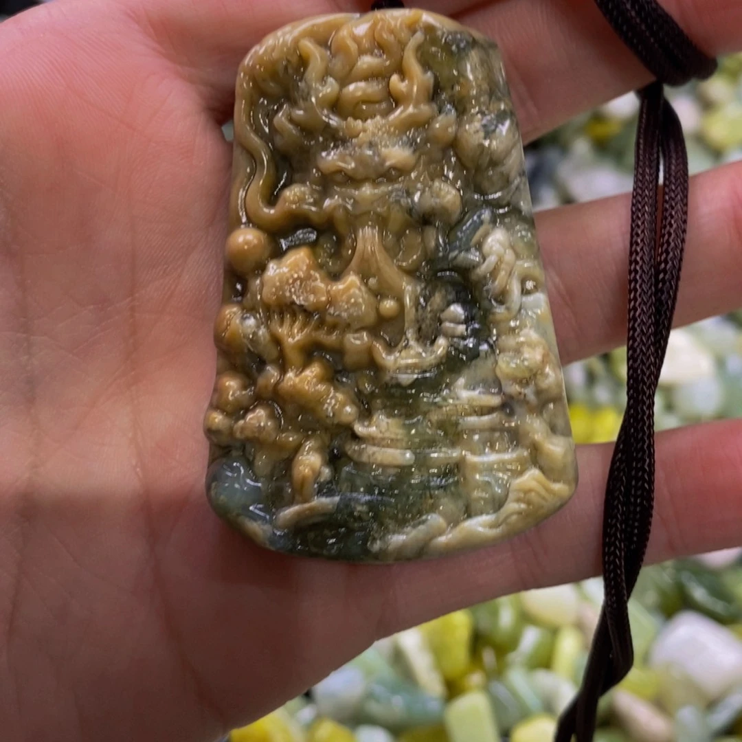 蛇纹石玉吊坠未镶嵌