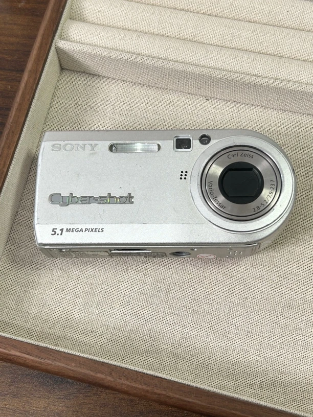 9新 Sony/索尼 p100 银色 易梦玲同款复古ccd数码相机 用ms长棒