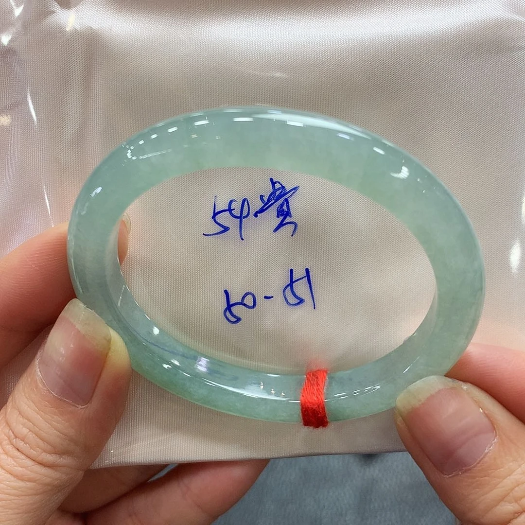 翡翠未镶嵌手镯54贵妃