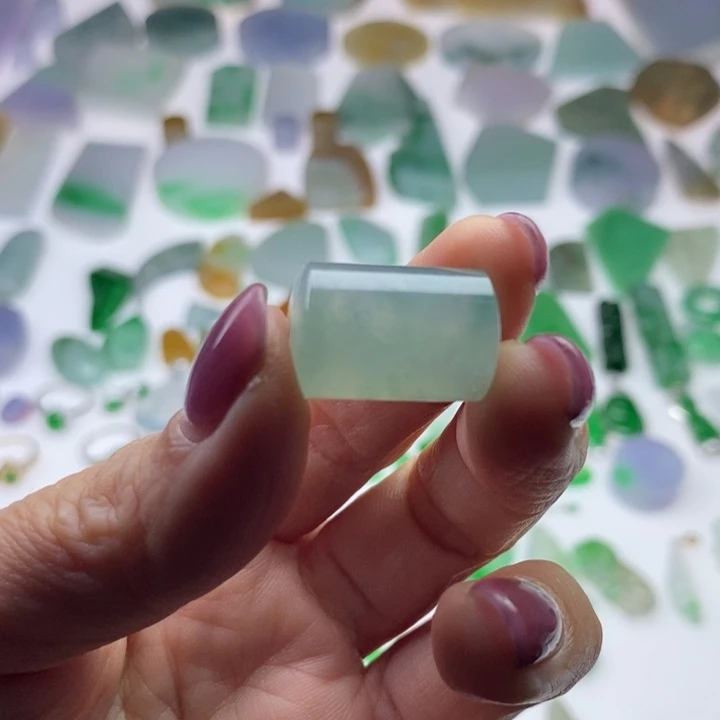墨***。翡翠未镶嵌挂件天然翡翠