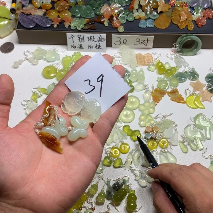 闪***i合金蛇纹石玉耳钉