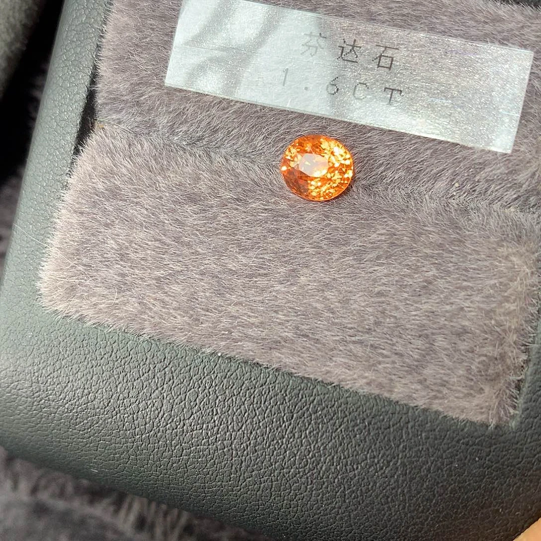 裸石石榴石（芬达石）未镶嵌1.6克拉