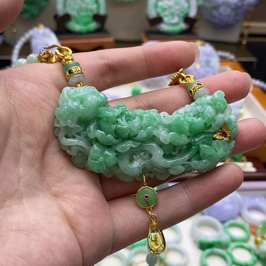 颈饰未镶嵌翡翠吊坠