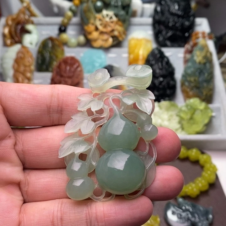 蛇纹石玉未镶嵌颈饰