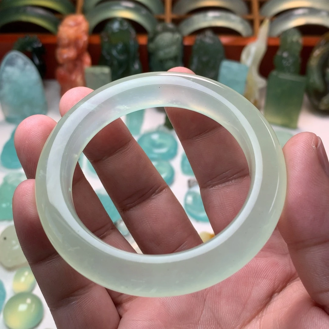 蛇纹石玉未镶嵌手镯