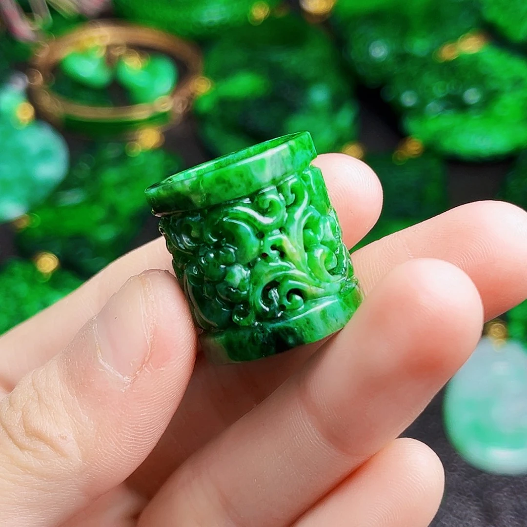 颈饰未镶嵌翡翠多样性