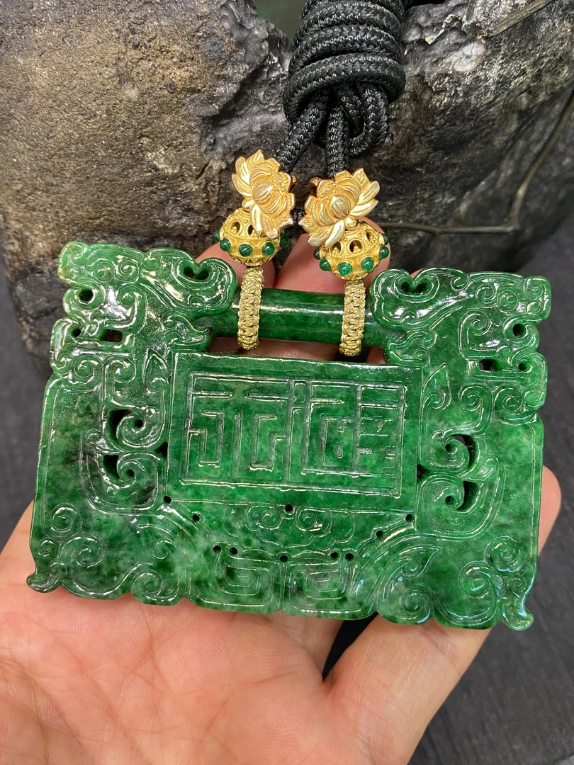 满绿翡翠荣华富贵吊坠