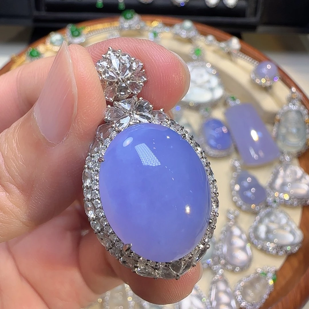 翡翠18K金镶嵌颈饰翡翠18K金镶嵌颈饰