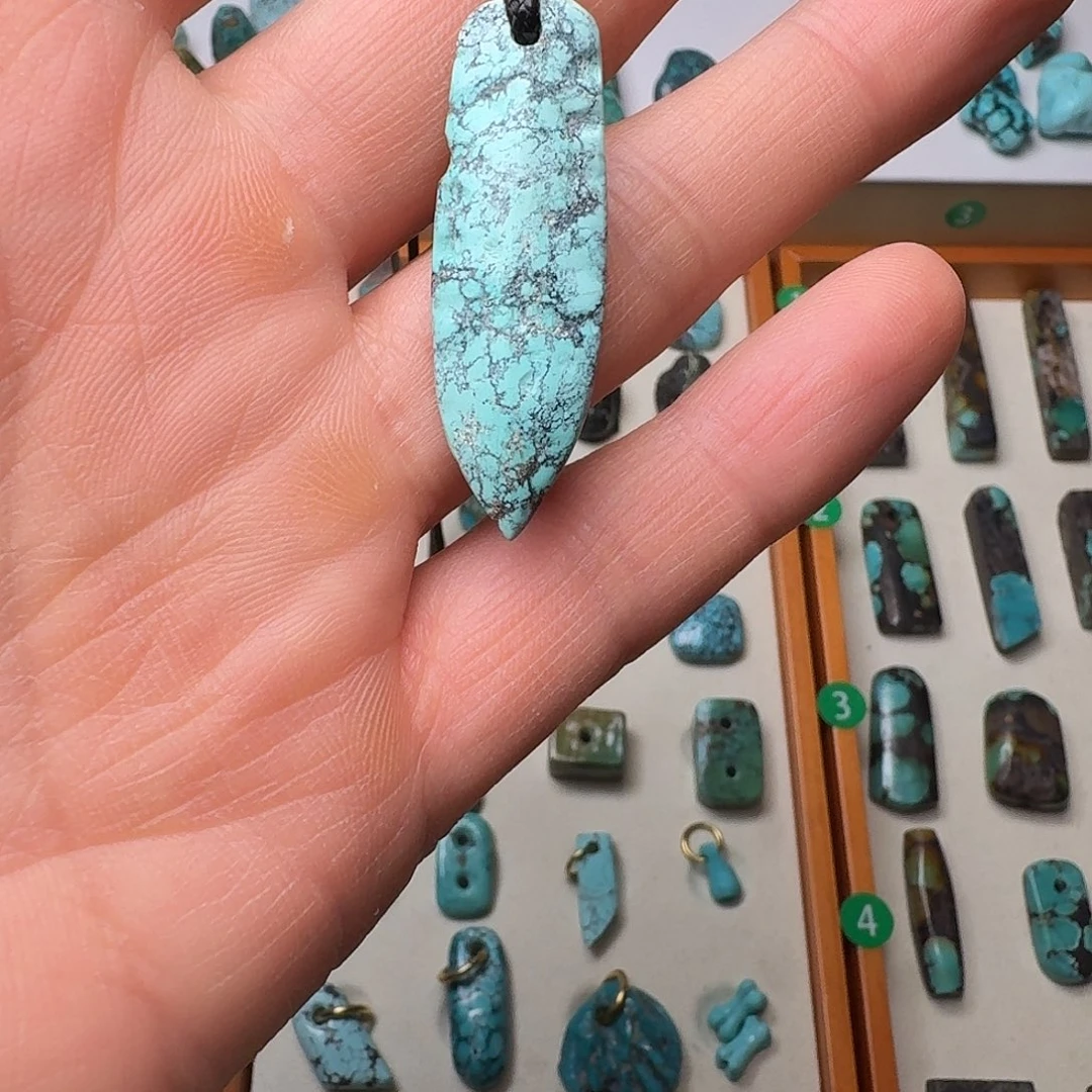 绿松石合金颈饰绿松石吊坠