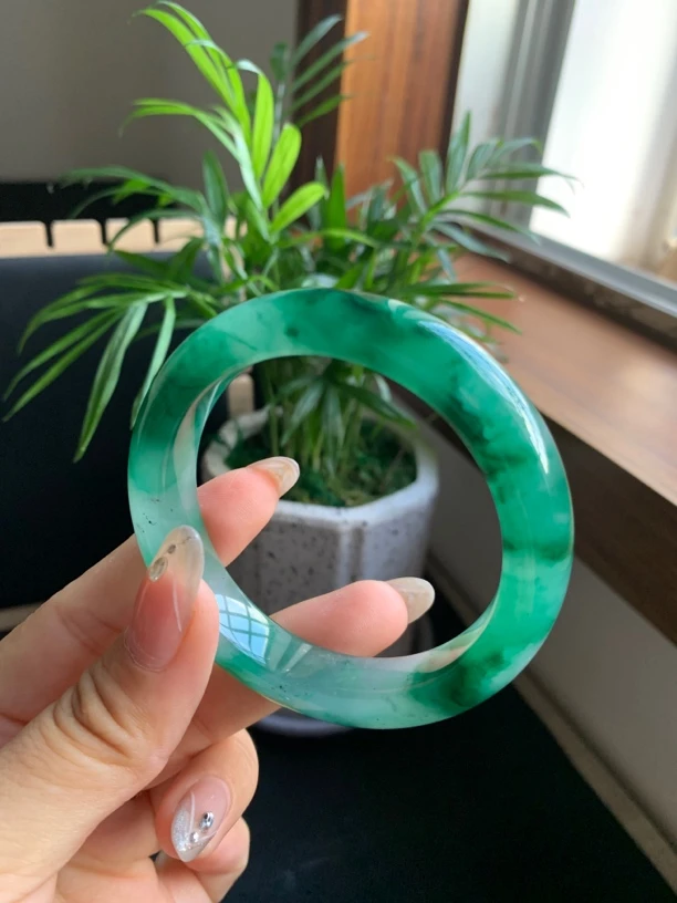 54.5/12.8/9.1阳绿底飘辣色非洲翠独龙玉手镯