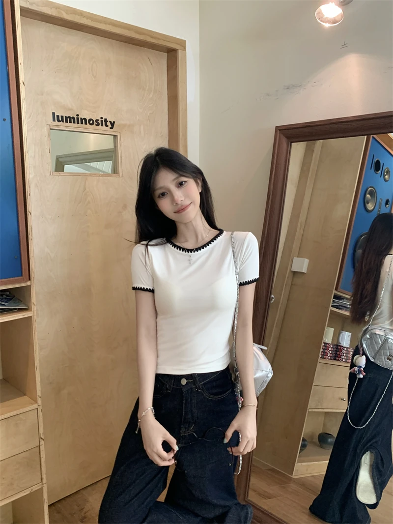 2025爆款小众正肩圆领修身撞色刺绣短袖女t恤夏季设计感短款上衣