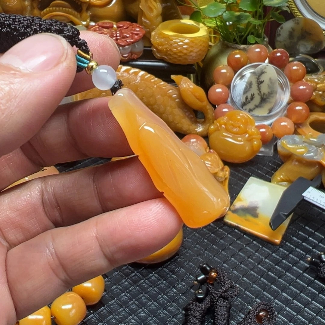 石英质玉未镶嵌颈饰