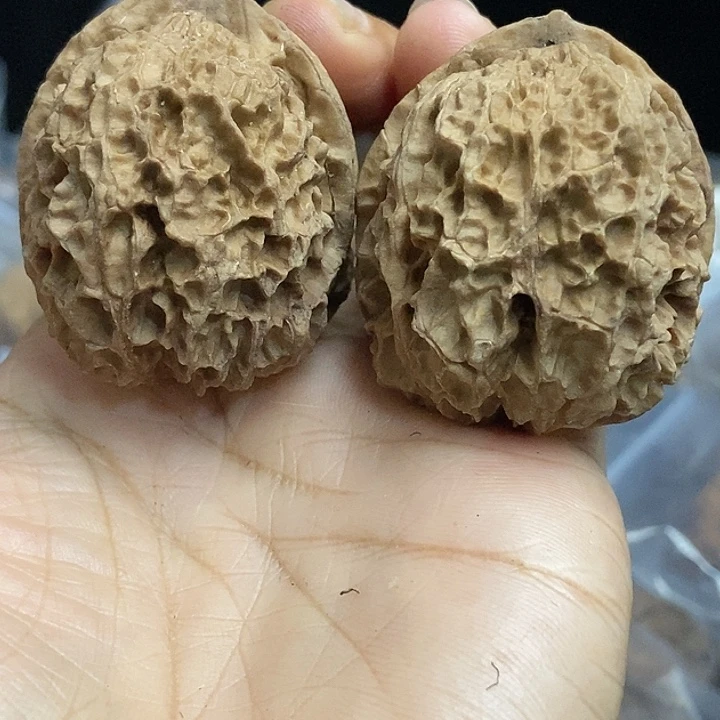 文玩核桃把件云南铁核桃基地85