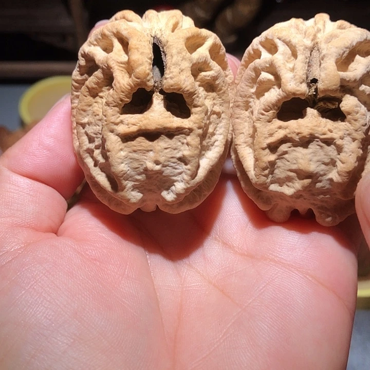 漫***星吊坠橄榄核大眼鬼脸