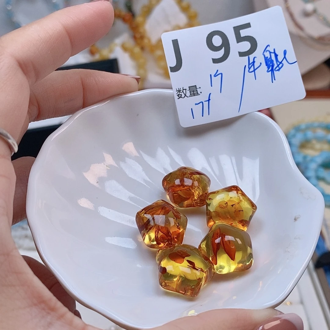 琥珀珠宝奇石未镶嵌J95
