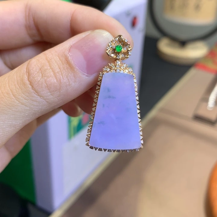 翡翠18K金镶嵌颈饰翡翠