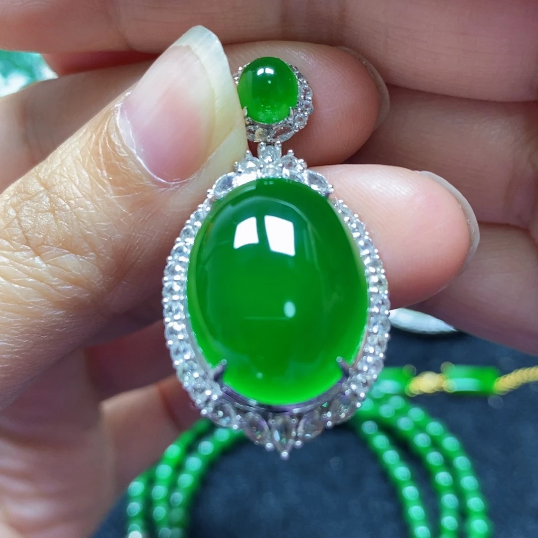 翡翠颈饰18K金镶嵌天然翡翠