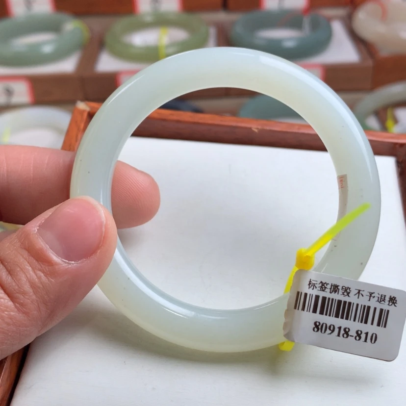 【闪购商品】和田玉手镯未镶嵌52