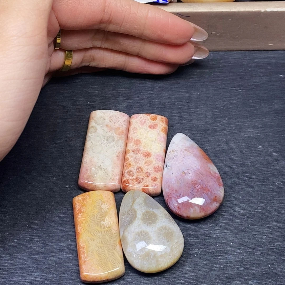 火***告硅化玉合金颈饰吊坠