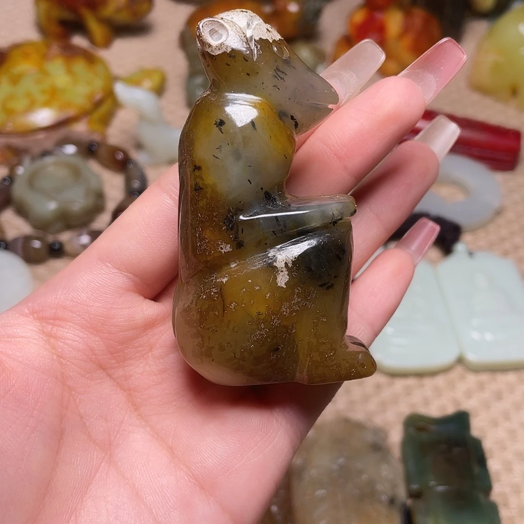 蛇纹石玉未镶嵌颈饰