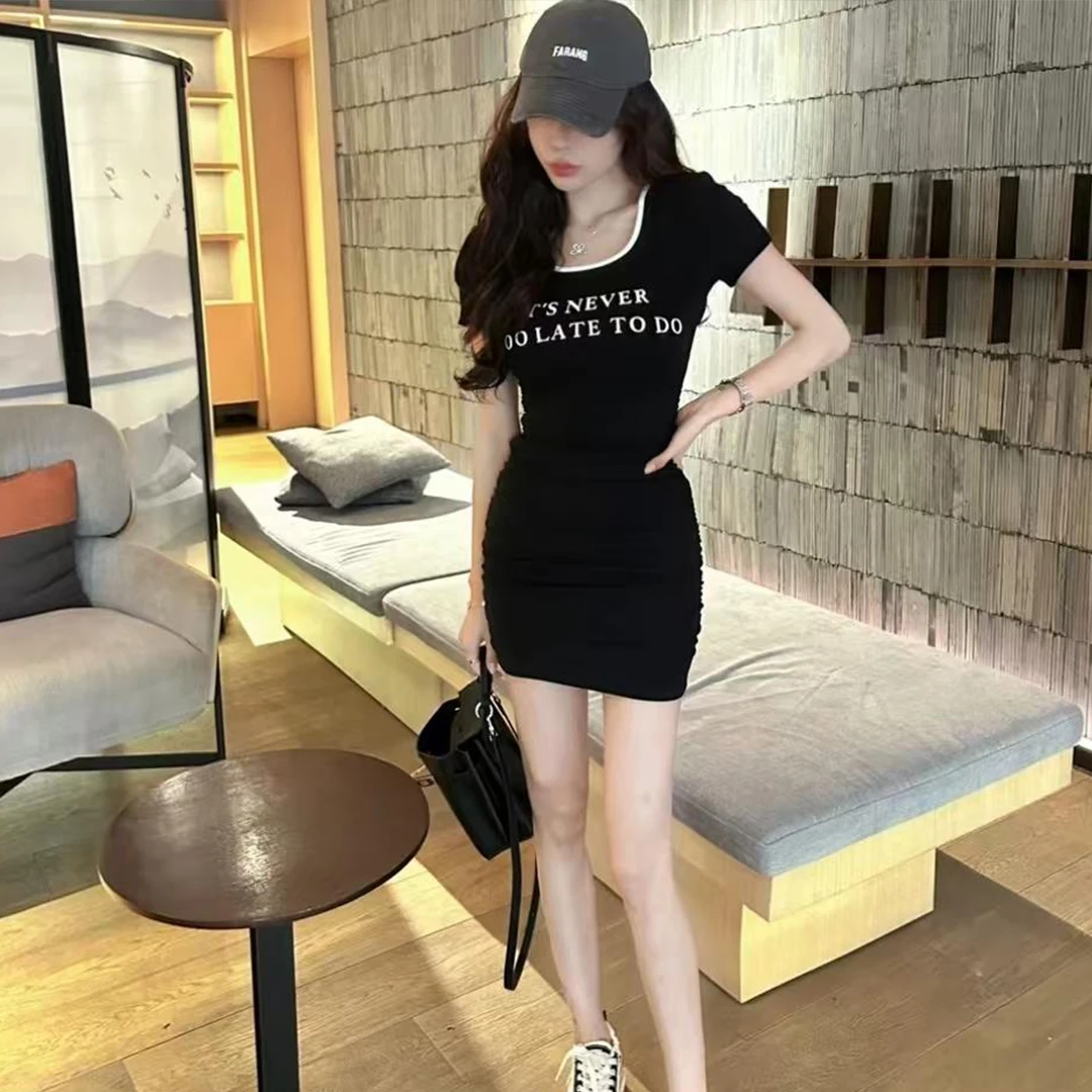 法式纯欲风撞色短袖连衣裙女2025夏季新款收腰修身显瘦包臀短裙子