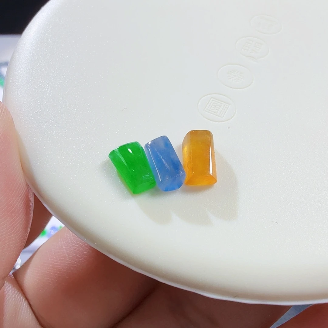 翡翠未镶嵌颈饰裸石