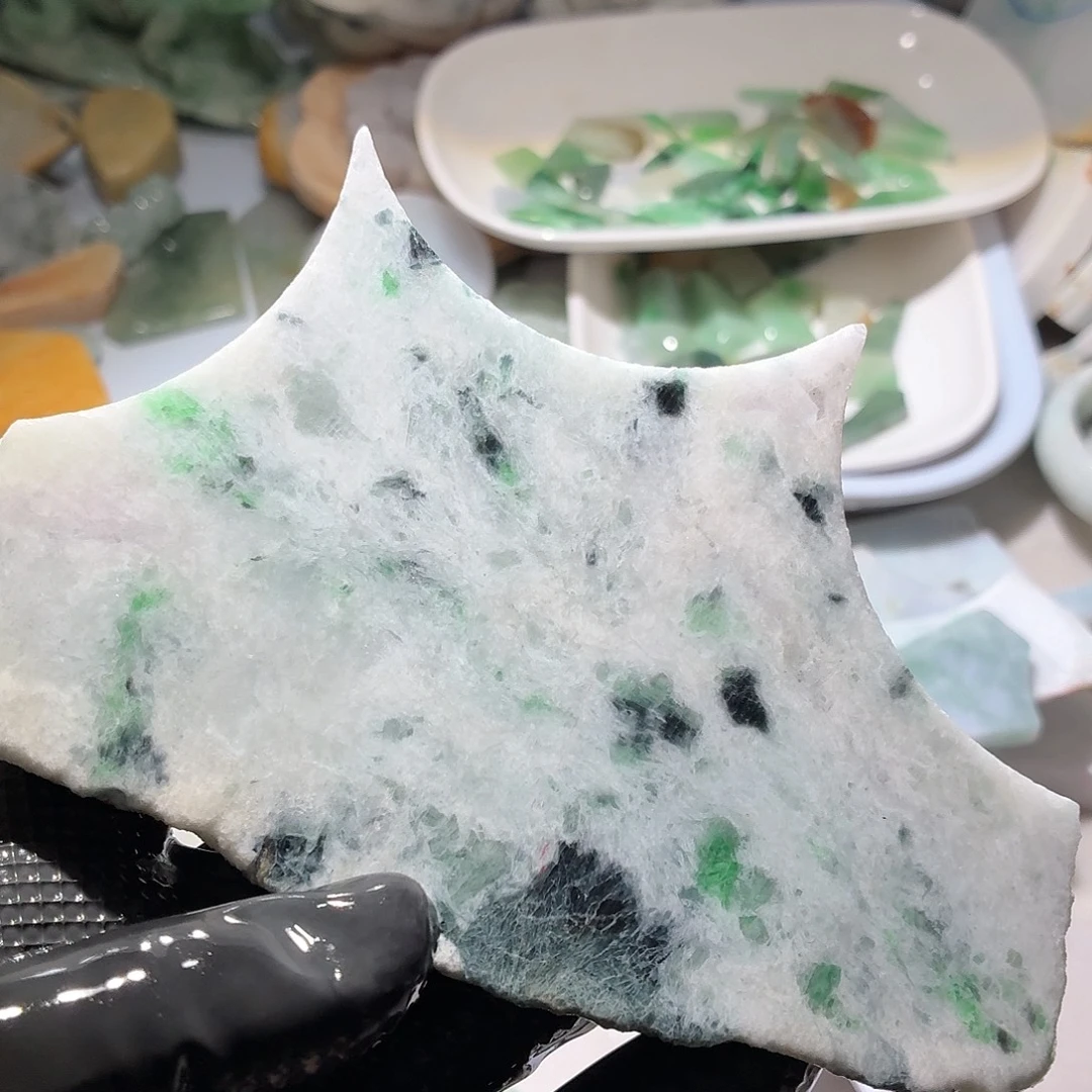 颈饰未镶嵌翡翠边角料