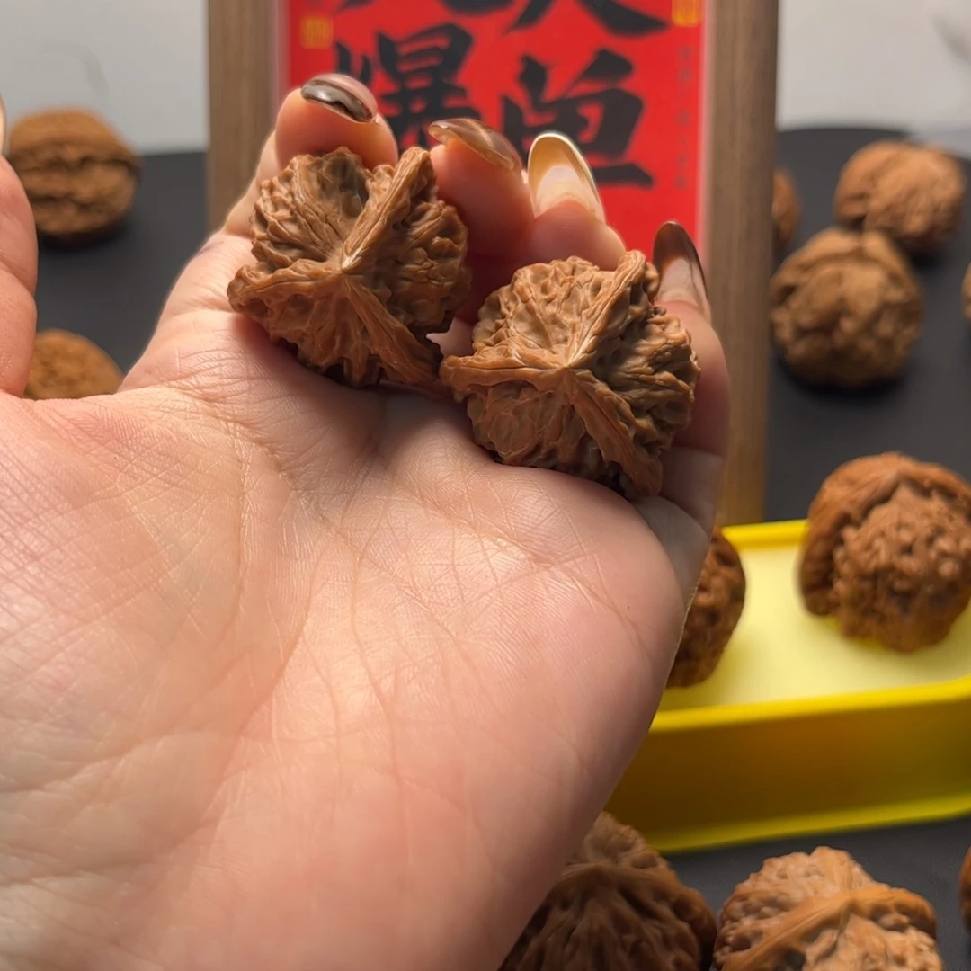 文玩核桃吊坠盘山三棱34