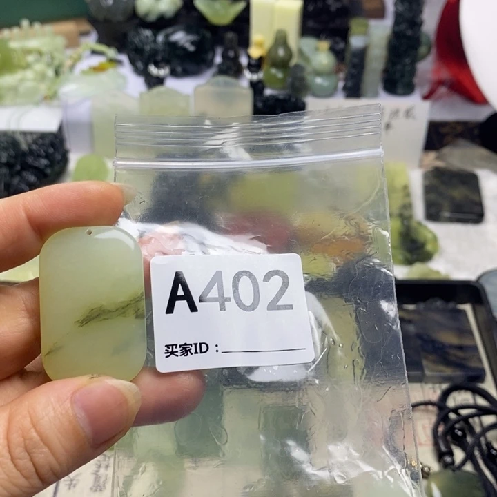 蛇纹石玉合金颈饰万**鲤