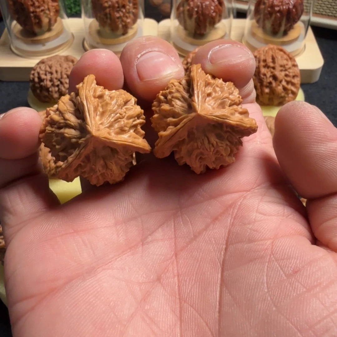 文玩核桃吊坠盘山三棱34