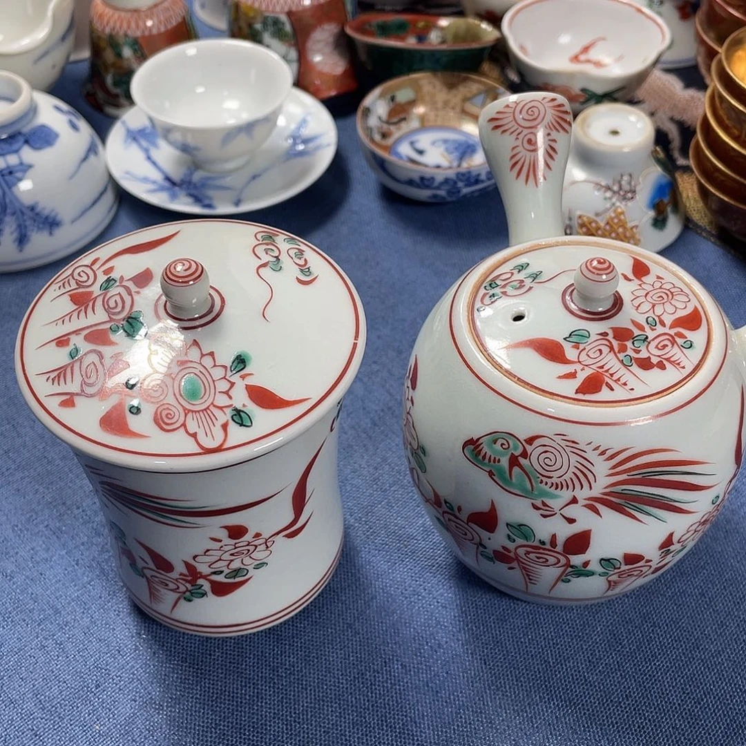 戴***红瓷器制作工艺精湛