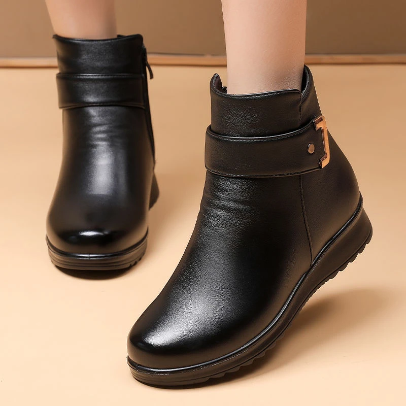 冬季妈妈棉鞋女加绒加厚保暖舒适中老年皮鞋老人棉靴平底防滑短靴