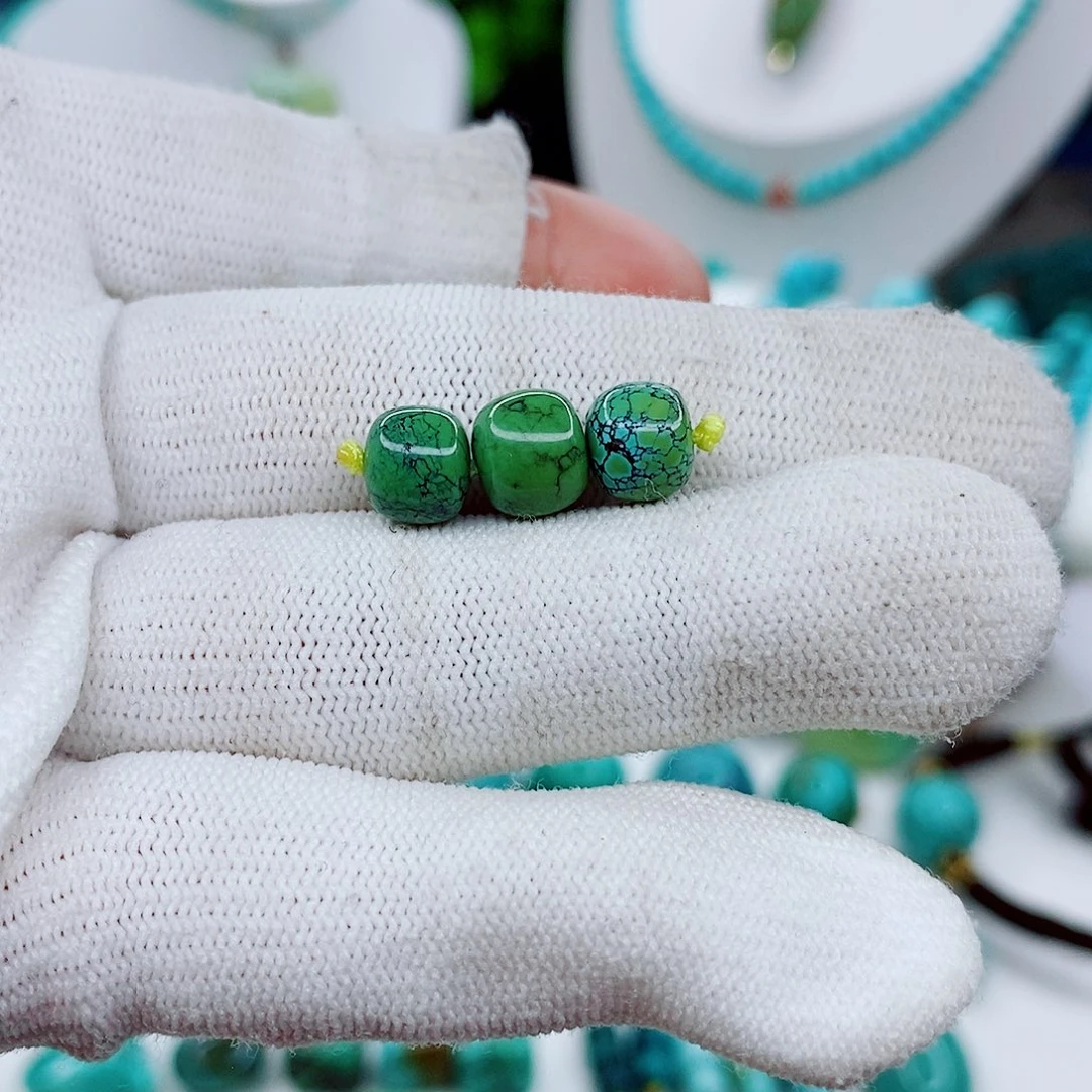 绿松石未镶嵌颈饰