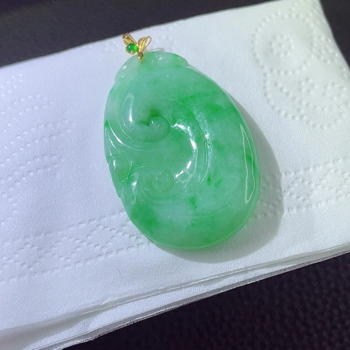 翡翠颈饰18K金镶嵌翡翠