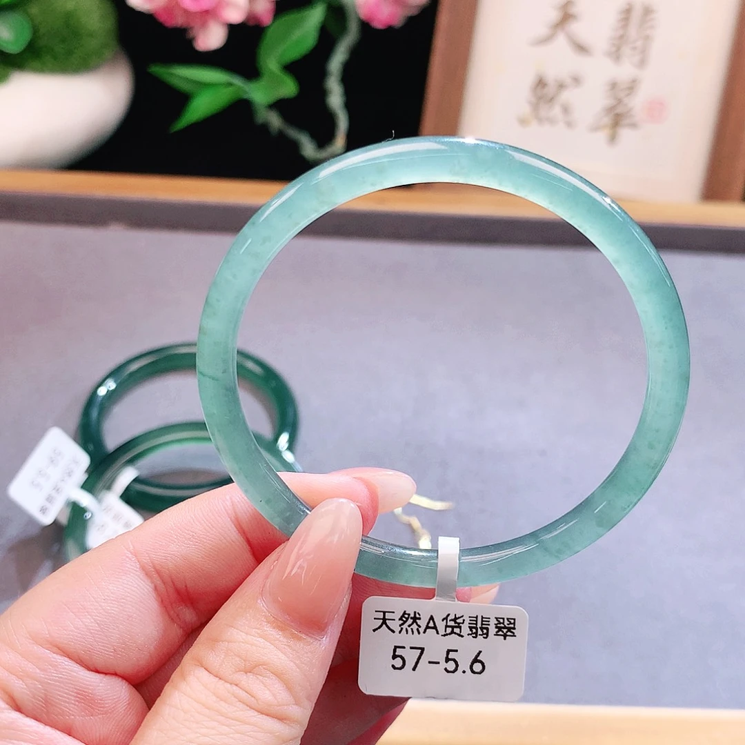 未镶嵌手镯（圆镯）翡翠