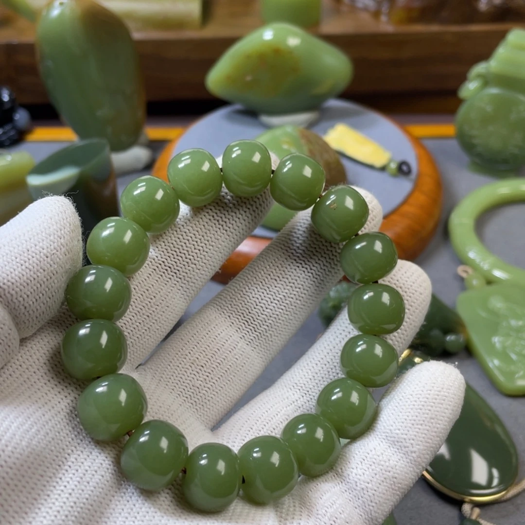 李***师岫岩河磨玉（透闪石质玉）未镶嵌挂件