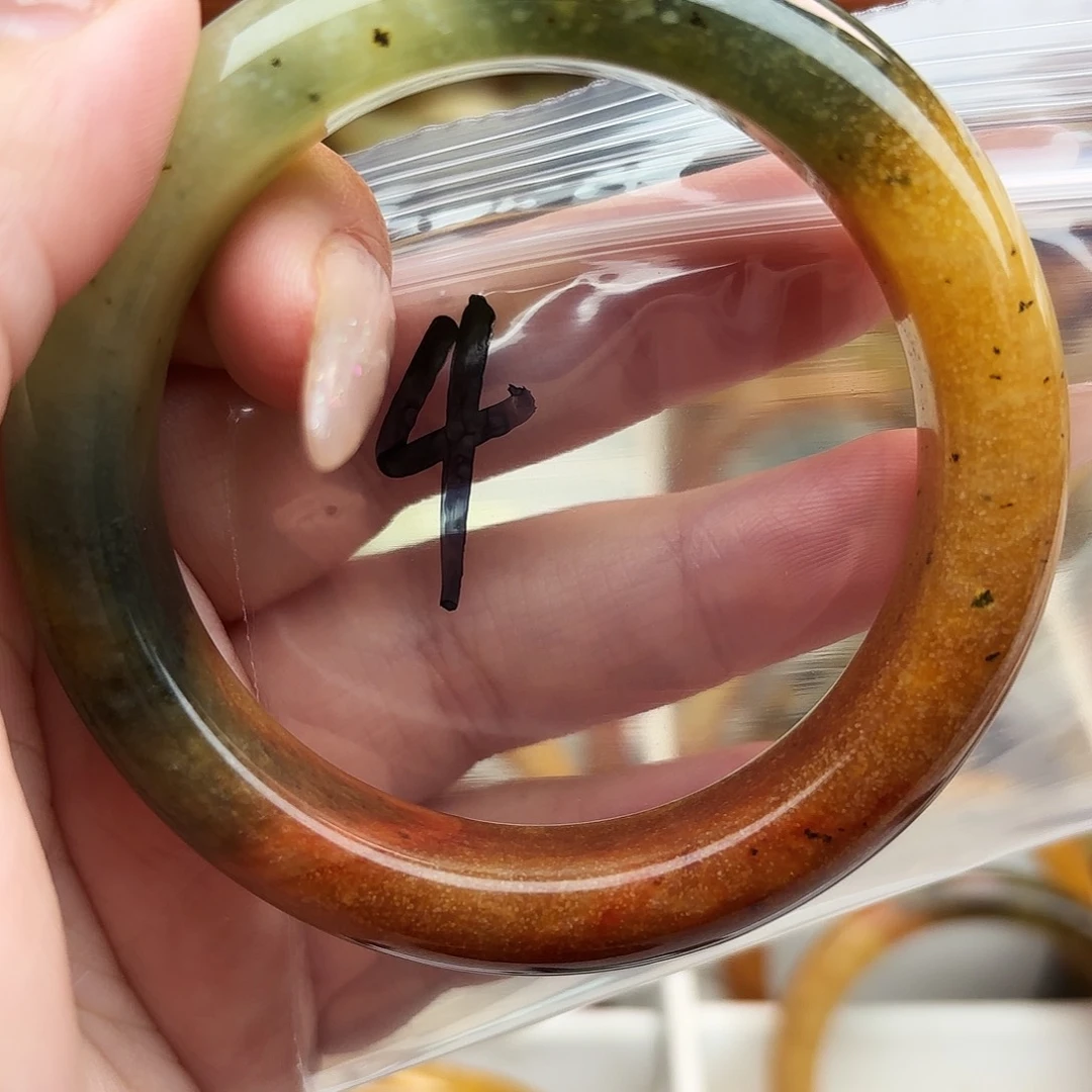 N***G蛇纹石玉未镶嵌手镯