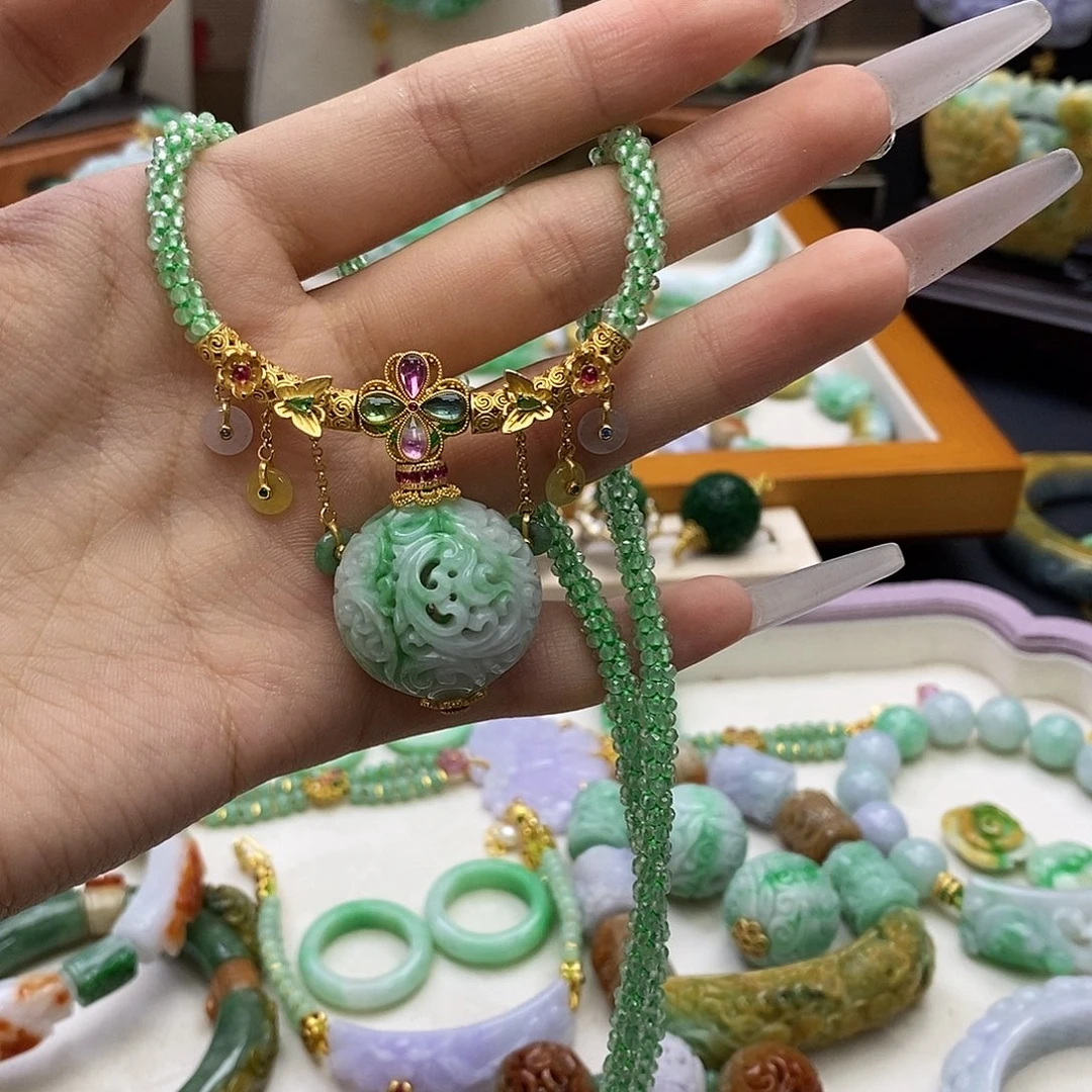 颈饰未镶嵌翡翠天然