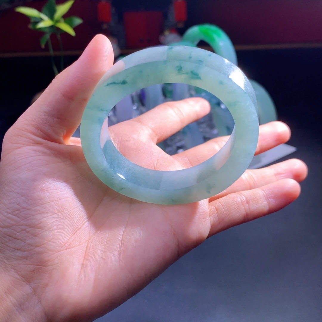 定制翡翠未镶嵌翡翠手镯